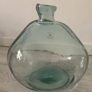 Zara home stora vas - Helt ny. Jag skickade inte tillbaka för att frakten kostar mycket. Stor vas. Pris kan diskuteras.