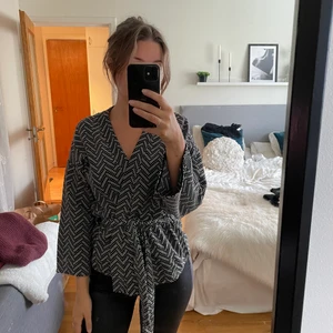 Kimono - Mönstrad kimono. Frakt ingår