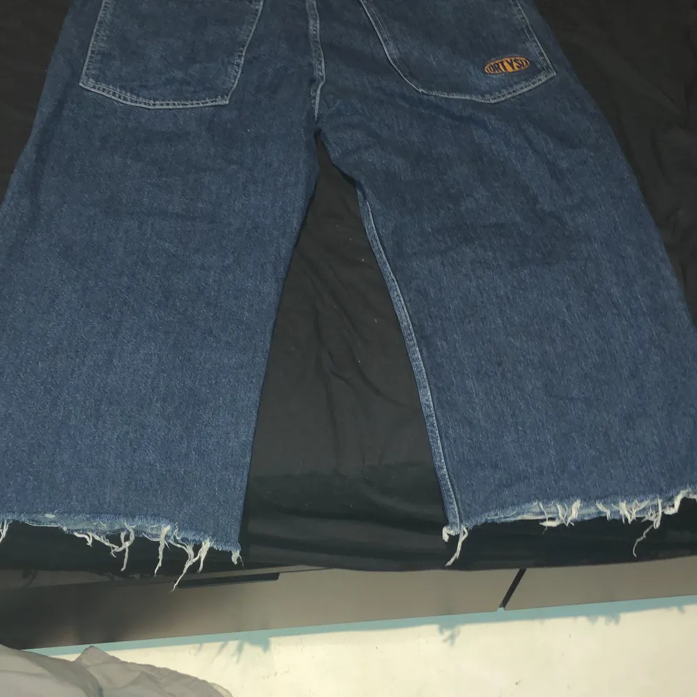 pants are size medium, they have been cut shorter, good condition, dark blue. Jeans & Byxor.