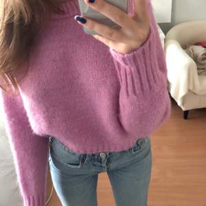 Jättefin rosa färg på denna stickade tröja från Zara