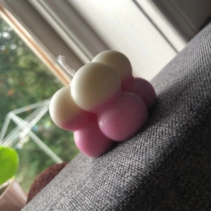 Ljus  - Jag gör även egna ljus av 50% stearin och 50% soya vax stort bubbleljus= 50 kr litet bubbleljus= 25 kr vid intresse hör av dig till mig har dom flesta färgerna 🎨 har uppdaterat färg lagret. 