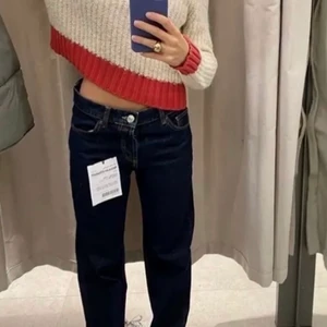 Jeans - Jeans från zara! Knappt använda, lågmidjade as fina! Säljer för de är lite stora. Buda vid fler intressen. 