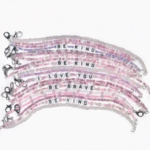 Pärlarmband  - Vi säljer massa olika pärlarmband - här i fina rosa färger, skriv till oss så kan du välja hur du vill att ditt armband ska se ut💗💗💗