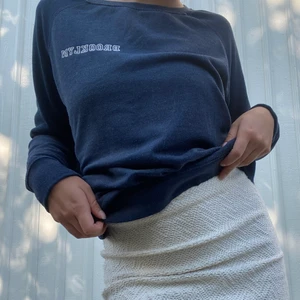 Tröja i storlek S - Jätteskön tröja i storlek S/M. Tröja är från lager 157 och är lite noppig men annars i bra skick:)                    Tröjan kan hämtas i närheten av Stenungsund/Göteborg eller skickas. Köparen står för frakten!!!💖💖💗🥰💕❤️💖