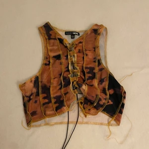 Cute crop top🧡 - Fin crop top i mycket bra skick, använd endast 1 gång. Strl S. 🤍fashionnova🤍