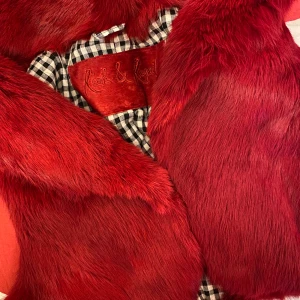 Rich&Royal fur vest - Jag fick den som present av en familjemedlem men jag gillar inte att ha real fur på mig. Vintage item!