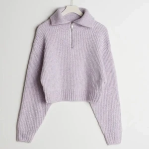 Leslie knitted tröja - Säljer då denna pga att jag aldrig använde den, i storlek xs. dock testat. Så skulle säga att den är i nyskick då jag köpte denna i november. Nypris 400 mitt pris 200. Frakt tillkommer. pris kan diskuteras 