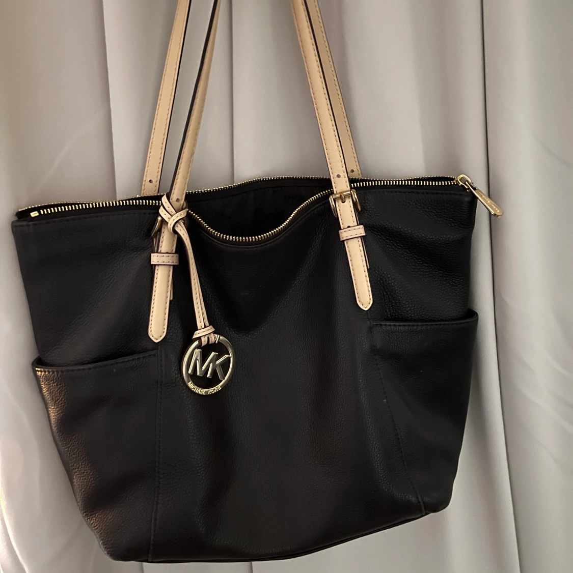 Svart snygg Michaelkors väska!