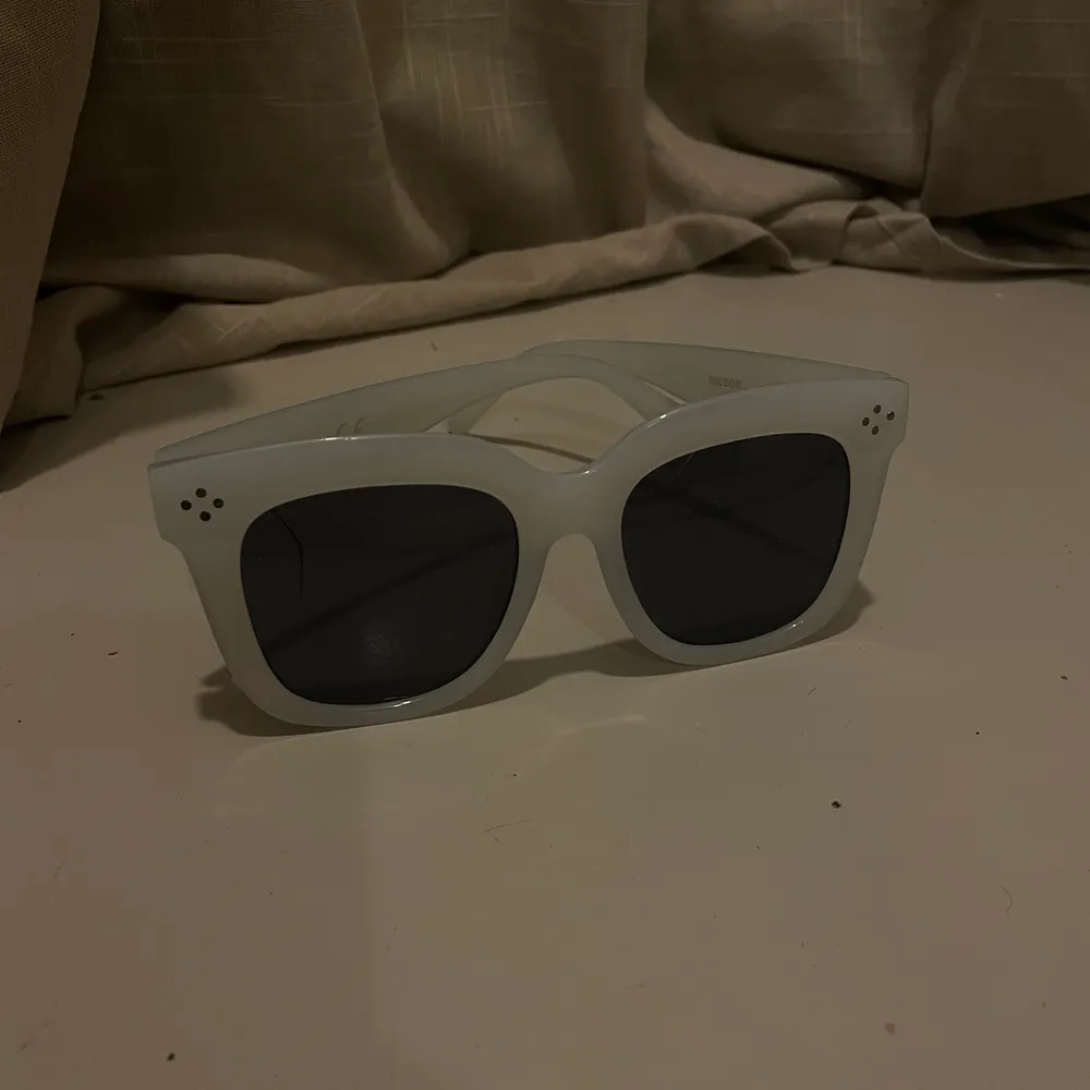 Oversized solglasögon från bikbok i en isblå färg! Celine liknande och perfekt storlek! . Accessoarer.
