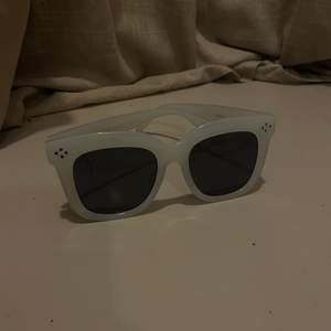 Oversized solglasögon från bikbok i en isblå färg! Celine liknande och perfekt storlek! 