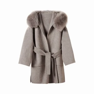 Dennis maglic päls jacka - Bra skick inga defekter, skriv för bilder privat🙌släpper billigt         Nypris 5000