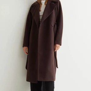 Kappa - Super fin kappa som jag älskar men som tyvärr är för liten i armarna på mig. Inköpt 18/9-2021 så knapp använd 