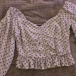 Superfin topp - Jättegullig topp från bikbok💕 säljer då den är lite liten på mig💖Endast testad