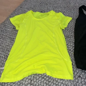 Träningströjor - Olika tröjor alla storlek XS-S. 7kr styck eller alla för 25