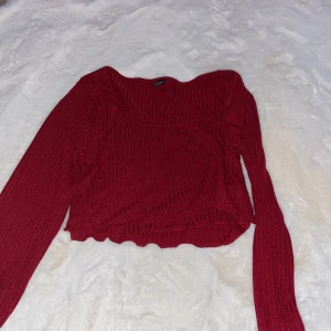 Röd skön blus - Jätte jätte skönt material och är helt ny