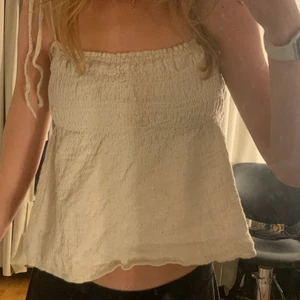 Super fint linne - Beiget linne från zara! Nypris ca 250 kr och använd fåtal gånger. Perfekt till så många olika outfits!