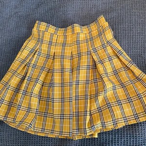  Clueless  -  Har använt bara en gång på Halloween fest. Jättefin kjol men inte riktigt min stil därför jag sälja den