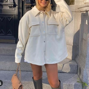 kappa - säljer denna superfina beiga "kappan"😍😍🙌