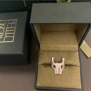 Maria Nilsdotter - Säljer min Bravery Ring från Maria Nilsdotter i storlek 17⚡️ Inga speciella tecken på användning! Nypriset ligger på 2600kr. Bilderna är lånade 💓