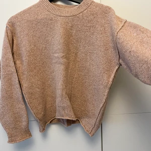 Filippa K  - Ulltröja med ”sömmar utåt”. Storlek M men skulle säga att det mer är som en S. frakt på 20 kr tillkommer. 