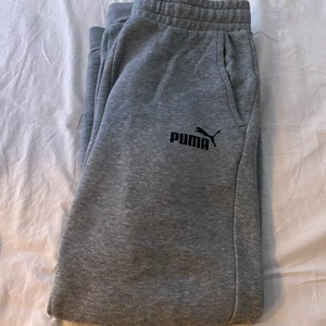 Puma Mjukisbyxor strl M - Soft passform, har strl S i vanliga fall men ville ha lite mer straight leg/baggy 