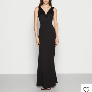 Balklänning - Jättefin svart balklänning från WAL G. passar någon med storlek S. Köparen står för frakten🤩❤️‍🔥