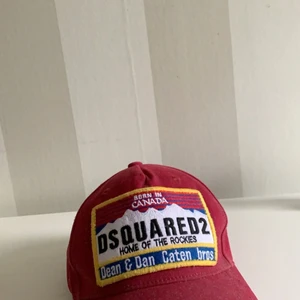 Dsquared2 keps  - Bra skick, tags finns kvar 