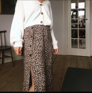 Fin lang nederdel med slids s - Fin nederdel