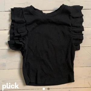 Topp - Super söt topp från zara som inte kommer till användning i jätte bra skick. Pris kan diskuteras, köparen står för frakten