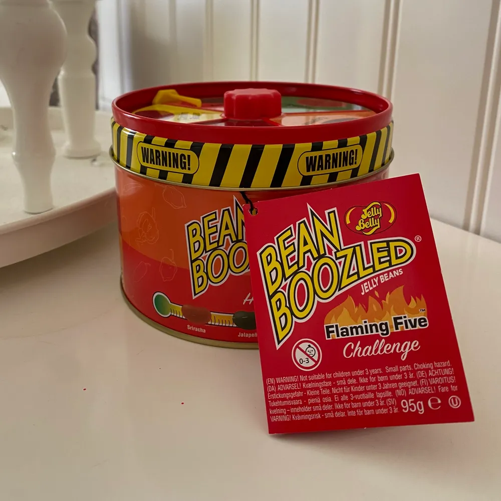 Helt oöppnad Bean boozeld jelly Beans Hot spel, allt finns kvar och allt fungerar, beställde hem fel och kan inte skicka tbx man får med allt som är på andra bilden🤍 kom privat för mer information osv,, säljer för 180+frakt (pris kan diskuteras LITE) . Övrigt.