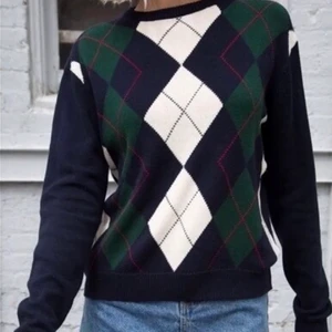 Brandy melville stickad tröja - Använd endast 1 gång så är som ny! Första bilden är från brandys hemsida🤎