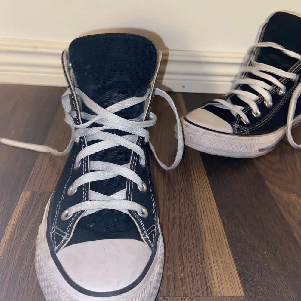 Converse strl 39 i bra skick 🖤 Skickas spårbart för 66kr!. Skor.