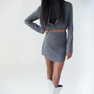 Zara kavaj set kjol  - Så snyggt det från zara, har lappar kvar och båda delar är i stolek S! Nypris var 559!😍 priset inkluderar fraktkostnaderna!❤️❤️