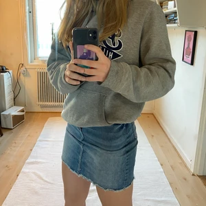 Jeanskjol  - Blå jättefin jeans kjol som inte kommer till användning! Storlek S