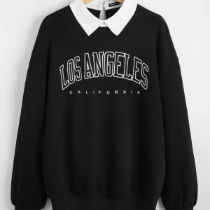 Jätte fin svart hoddie med krage  - Använd 2 gånger svart med vit text på bilderna från där jag köpte tröjan. Köpt för 169 kr 