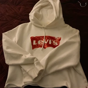 Levi’s tröja  - Levi’s tröja i mycket bra skick storleken S