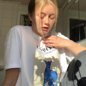 Tröja  - Säljer denna superfina tröja från HM då den inte längre kommer till användning. Tröjan är liten i storlek så skulle säga att den passar S-M. Skriv privat för mer information :) 