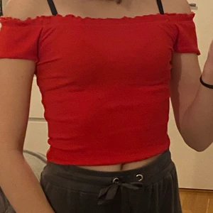 Off shoulder topp - Bra skick, använd fåtal gånger! Ribbad.