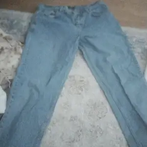 High waist boyfriend jeans for summer fun and winter im-cute-and-mysterious-booknerd vibes light blue super nice i got fat during the pandemic that's the only reason why I'm selling them. If youre an M or an S size theyll fit i guess