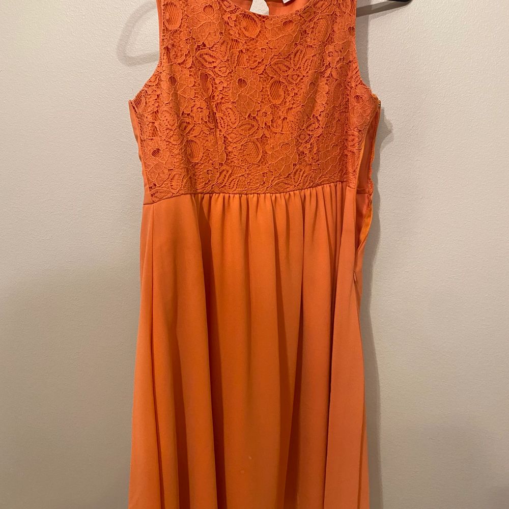 Orange klänning - Vila | Plick Second Hand