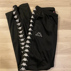 Kappa byxor  - Jättefina kappa byxor som är i storlek small men skulle säga att dom passar XS också då jag är de, 100 kr plus frakt. 