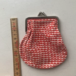 Marimekko portmonnä  - Så söt börs från marimekko. Säljer då jag har liknande. Knappt använd. 