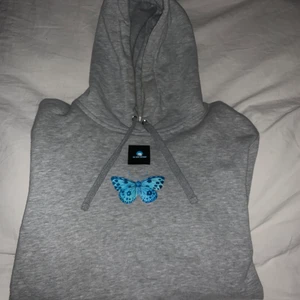 The Cool Elefant hoodie - Superfin grå hoodie från The Cool Elefant🤍 I storlek M. Använd ett fåtal gånger!!! Skriv privat för fler bilder. 