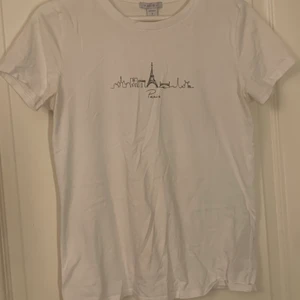 Tröja med tryck - Vit tröja med tryck, Paris knappt använd 