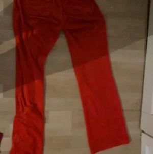 Juicy coutore - Säljer då de är för små, knappt använda som nyskick. Frakt ingår ej<