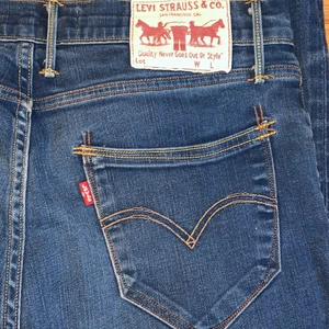 levis lowwaist straight jeans - snygga low rise levis straight jeans, säljer eftersom de är lite stora i midjan för mig