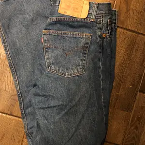 Jätte snygga jeans som tvyär blivit för stora på mig (har strlk 36, 168cm lång) storlek W31L32 🌸 390kr+frakt💘