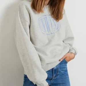 Hoddie - Äger ej bilderna, #hoddie grå hoddie som är använd några gånger men i gott skick🌸