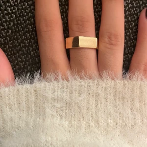 Ring - Säljer denna coola 6 hörniga ringen för 15kr.❤️