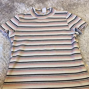 Lindex 8-10 t-shirt  - Från Lindex! Jätte bra kvalitet! Säljer inte så dyrt heller 🤣